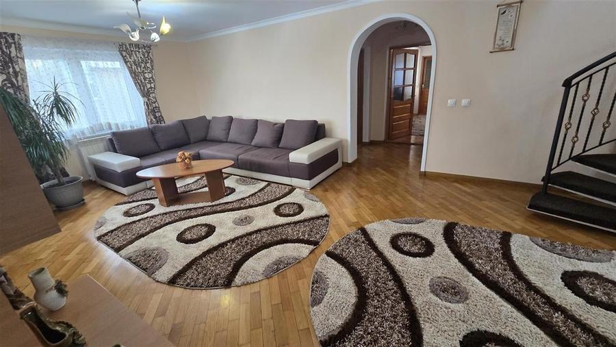 Casă individuală cu 5 camere cu Garaj în Dărmănești