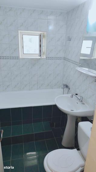 Inchiriez ap. cu 3 camere, 2 balcoane, Zona C.R.Vivo - 8