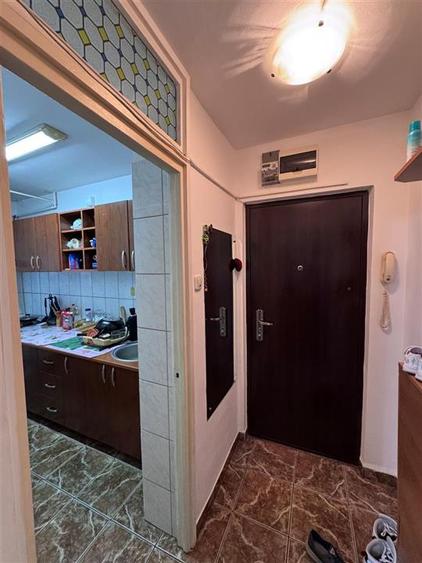Apartament cu 2 camere semidecomandat, mobilat în Berceni