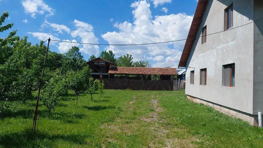 Casă cu 4 camere cu Teren 1130 Mp în Exterior Vest
