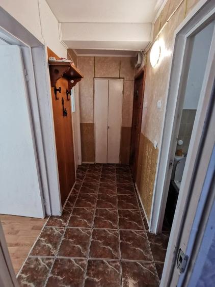 Apartament cu 3 camere decomandat în Exterior Vest