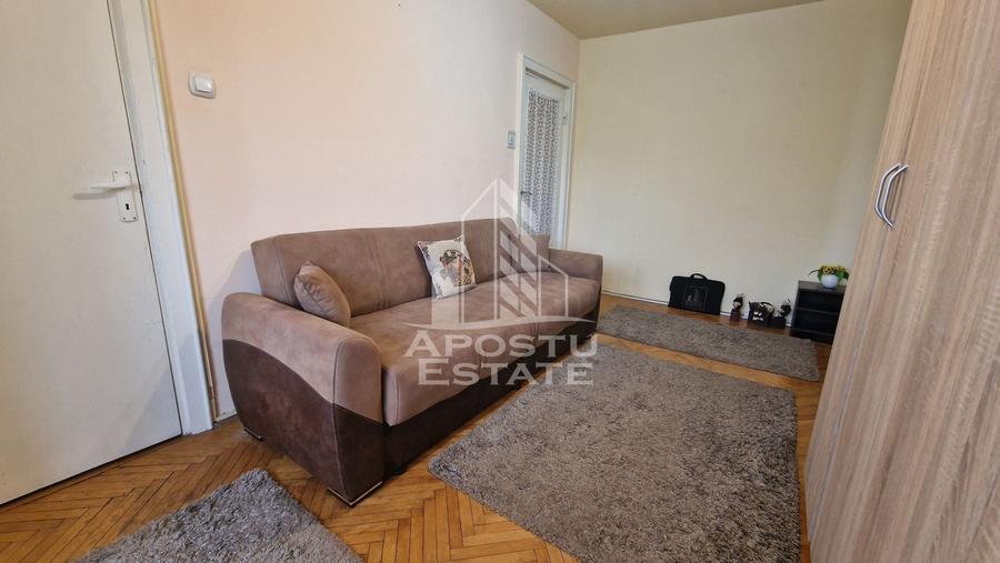 Apartament cu 3 camere semidecomandat în Dacia