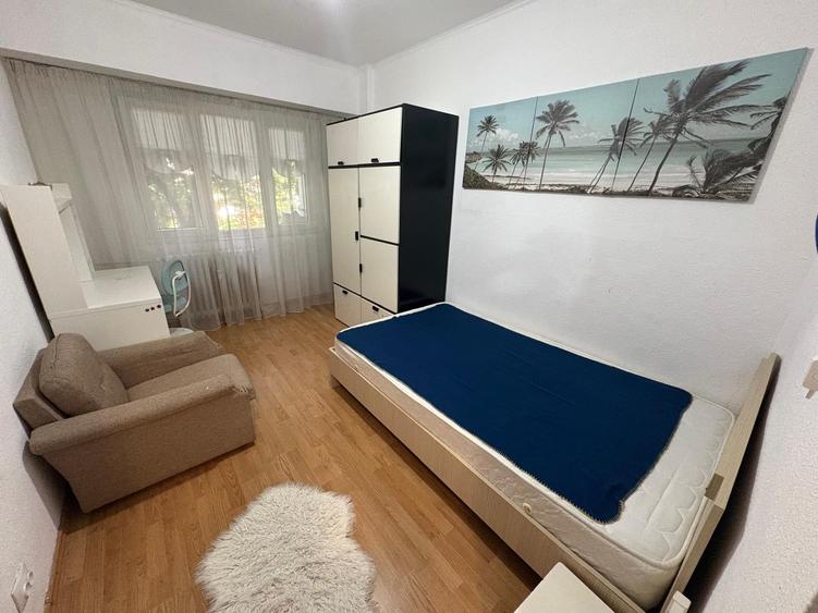 Apartament cu 3 camere decomandat în Victoriei