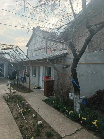 Casă cu 3 camere cu Teren 675 Mp în Central