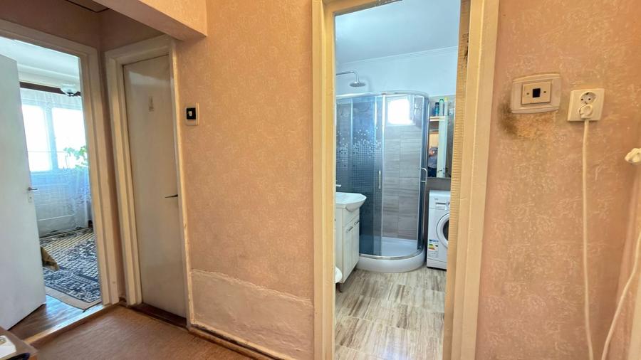 Apartament cu 3 camere semidecomandat, mobilat în Ultracentral