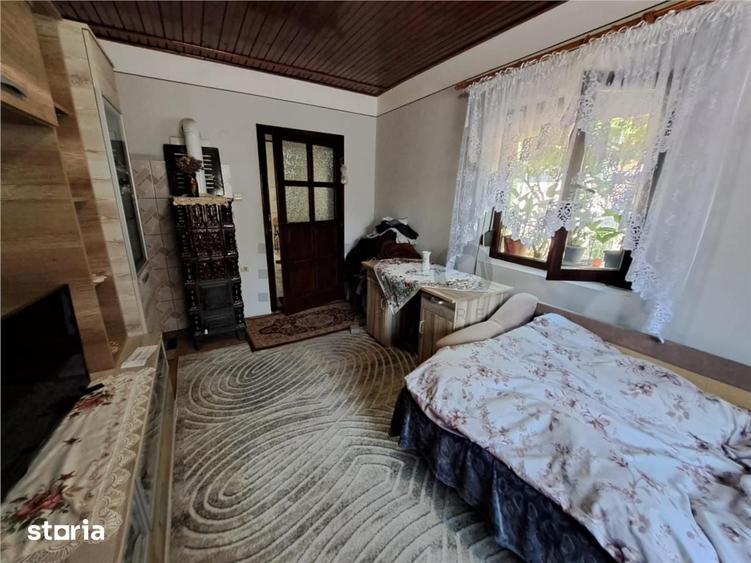 Casă cu 4 camere cu Teren 1439 Mp în Central