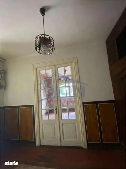 Apartament cu 3 camere semidecomandat în Decebal