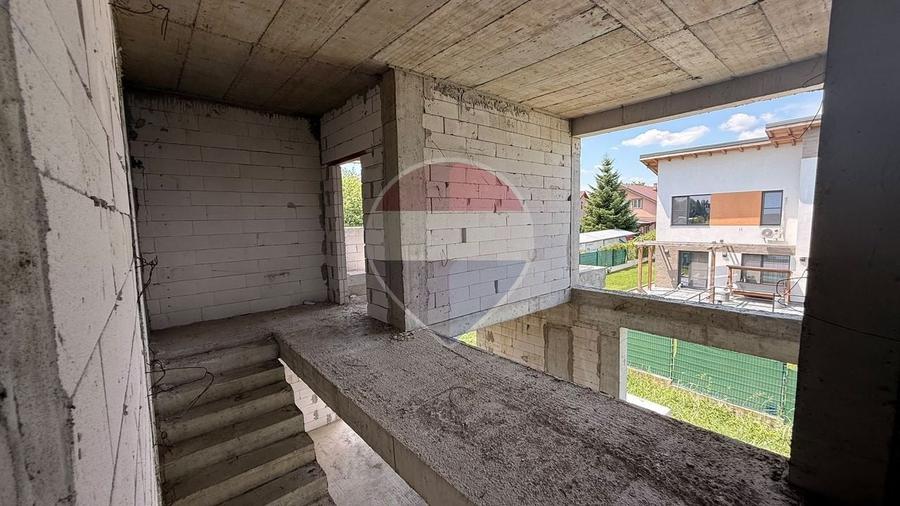 Casă individuală cu 5 camere cu Teren 420 Mp în Corbeanca