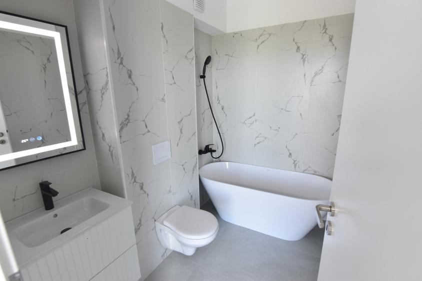 Penthouse cu 3 camere decomandat în Prelungirea Ghencea