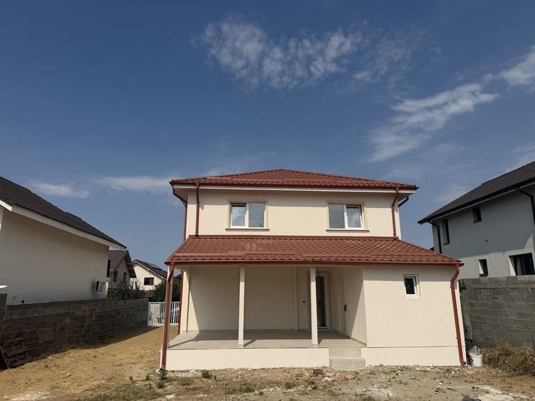 Casă cu 4 camere în Preajba