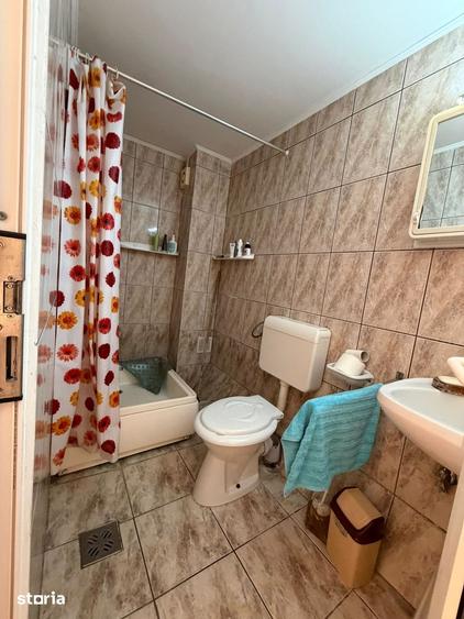 Casă cu 7 camere cu Teren 333 Mp în Tomis II