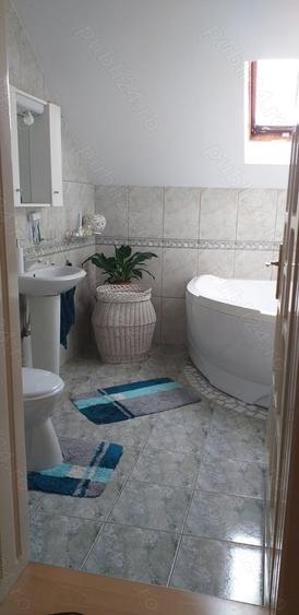 Casă cu 6 camere cu Teren 1122 Mp în Central