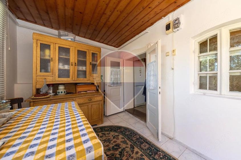 Casă cu Teren 1900 Mp în Central