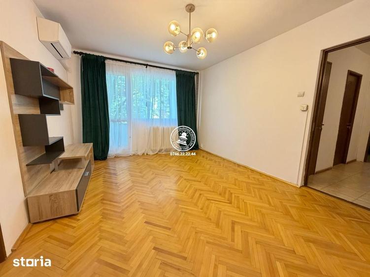 Apartament cu 3 camere în Podu Roș
