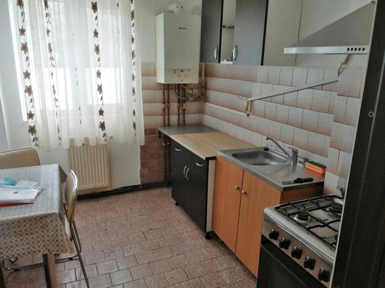 Garsonieră decomandată în Central