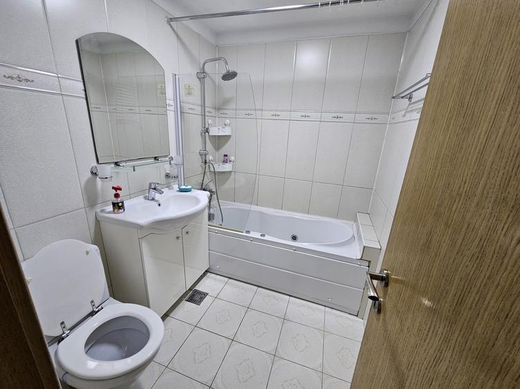 Apartament cu 3 camere decomandat în Decebal