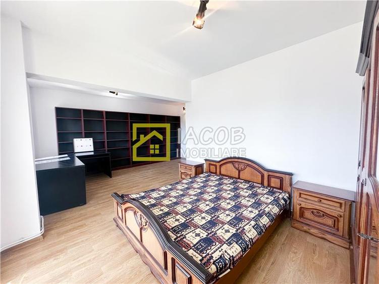 Apartament cu 3 camere decomandat în Bistrița Lac