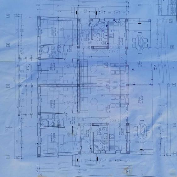 Casă cu 3 camere decomandat în Central