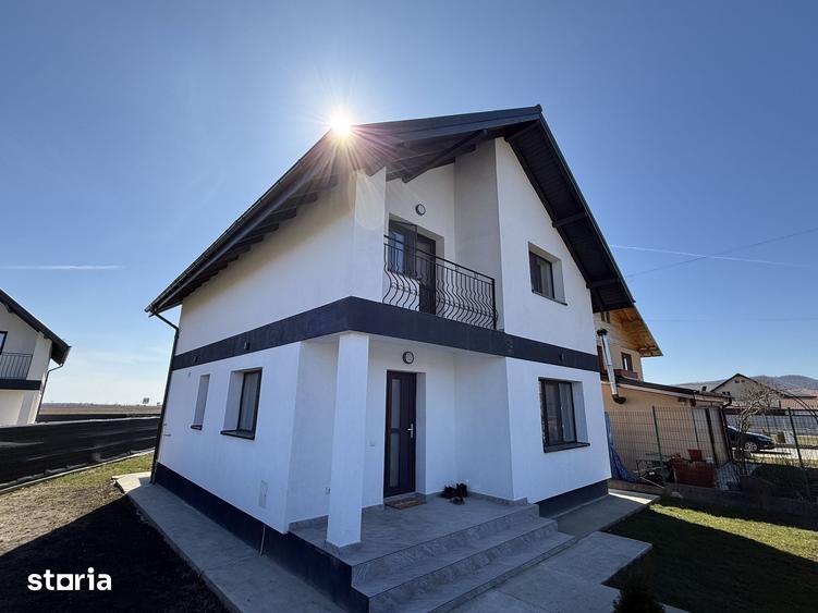 Casă cu 4 camere cu Teren 448 Mp în Bănești
