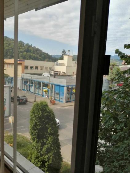 Apartament cu 4 camere decomandat în Coman
