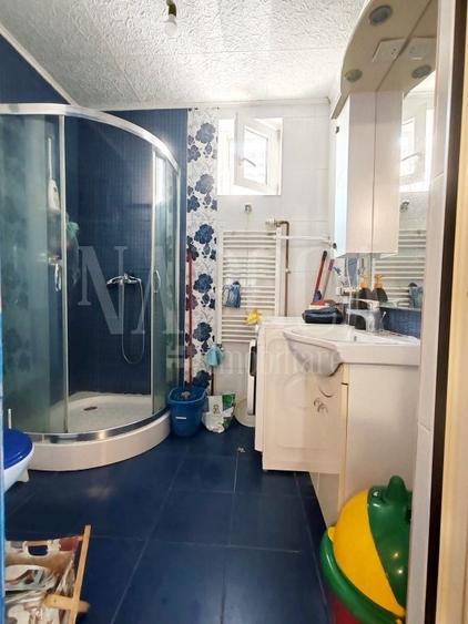Casă individuală cu 6 camere cu Canalizare în Episcopia Bihorului