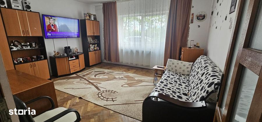 Apartament cu 4 camere decomandat în Bartolomeu