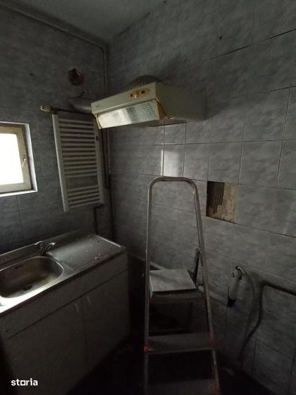 Apartament cu 2 camere semidecomandat în Gorjului