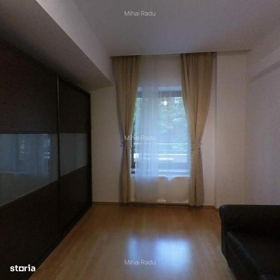 Apartament cu 3 camere semidecomandat în Ciupercenii Noi