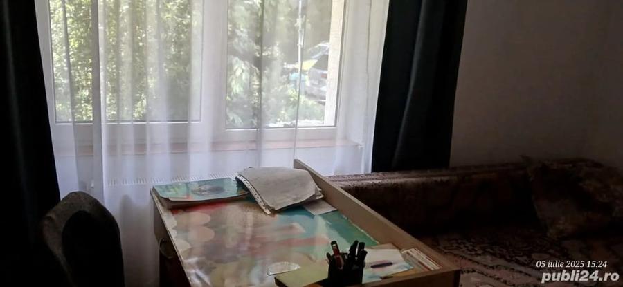 Apartament cu 3 camere semidecomandat în Central