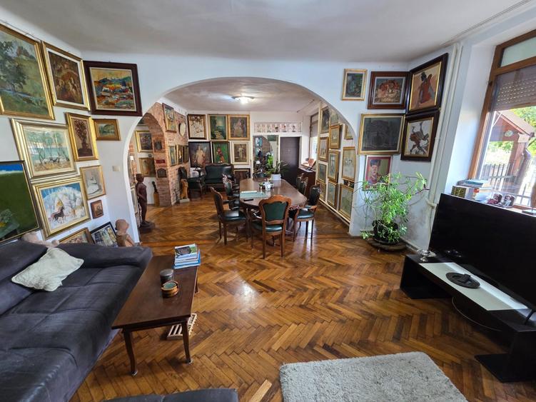 Casă individuală cu 6 camere cu Teren 400 Mp în Andrei Mureșanu