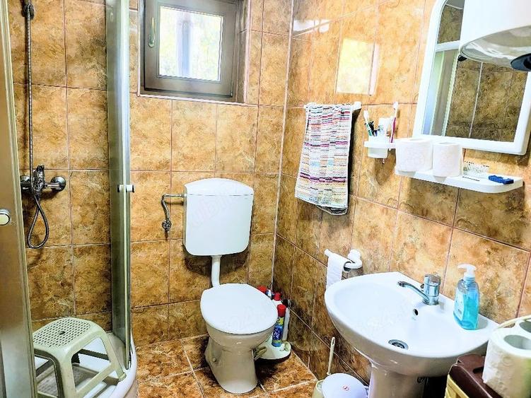 Casă cu 5 camere cu Teren 1000 Mp în Dealu Mic