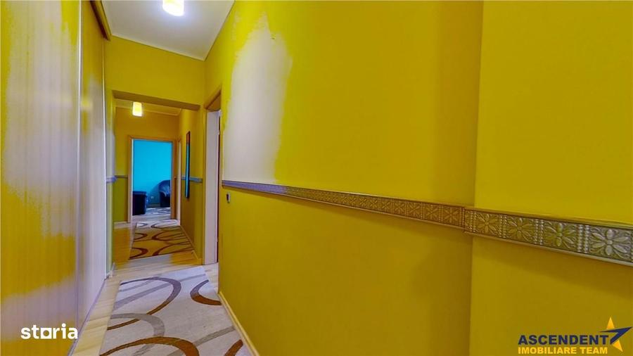 Apartament cu 3 camere decomandat în Est