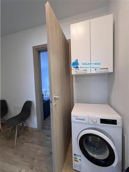 Apartament cu 4 camere semidecomandat, mobilat în Băneasa