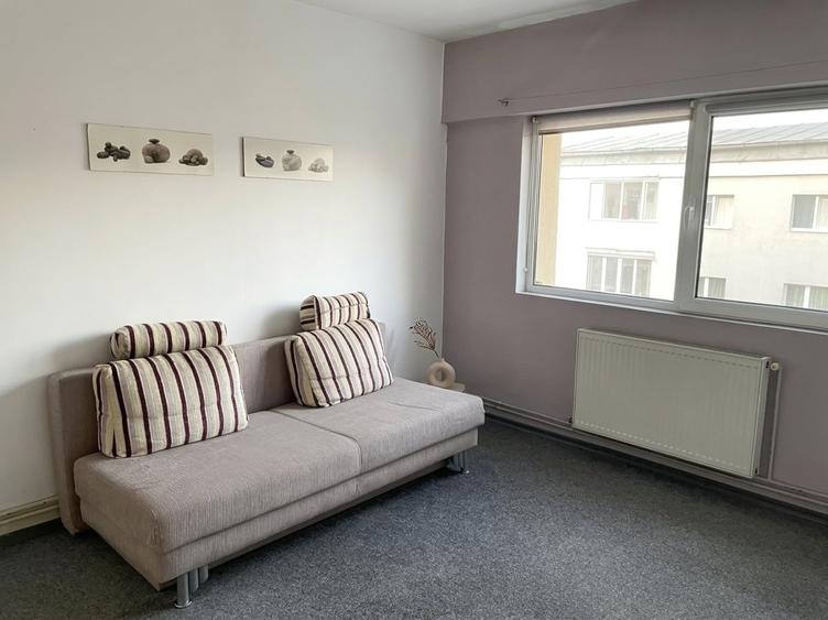 Apartament cu 3 camere semidecomandat în Grigorescu