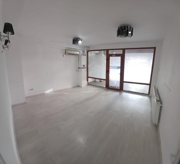 Spațiu comercial, de 55 mp, în Trocadero