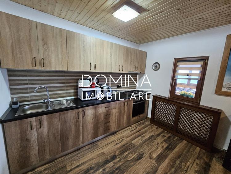 Casă individuală cu 8 camere cu Teren 250 Mp în Rânca