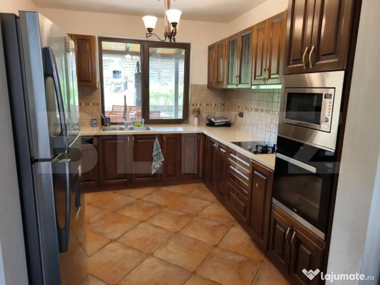 Casă cu 5 camere cu Teren 700 Mp în Central