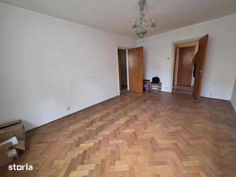 Apartament cu 4 camere semidecomandat în Sălăjan
