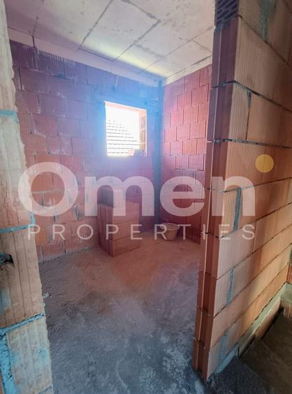 Duplex cu 4 camere cu Canalizare în Est