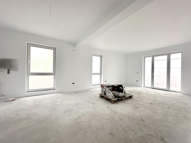 Apartament cu 3 camere decomandat, mobilat în Dumbrăvița