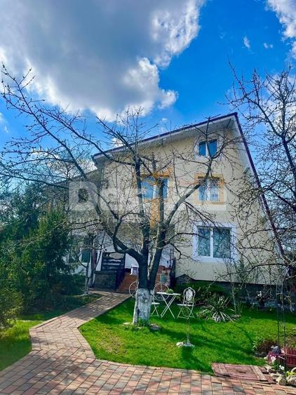 Casă individuală cu 5 camere cu Canalizare în Bucium