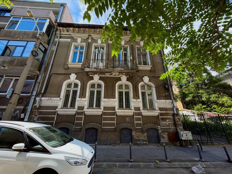 Casă individuală cu 29 camere cu Canalizare în Cișmigiu