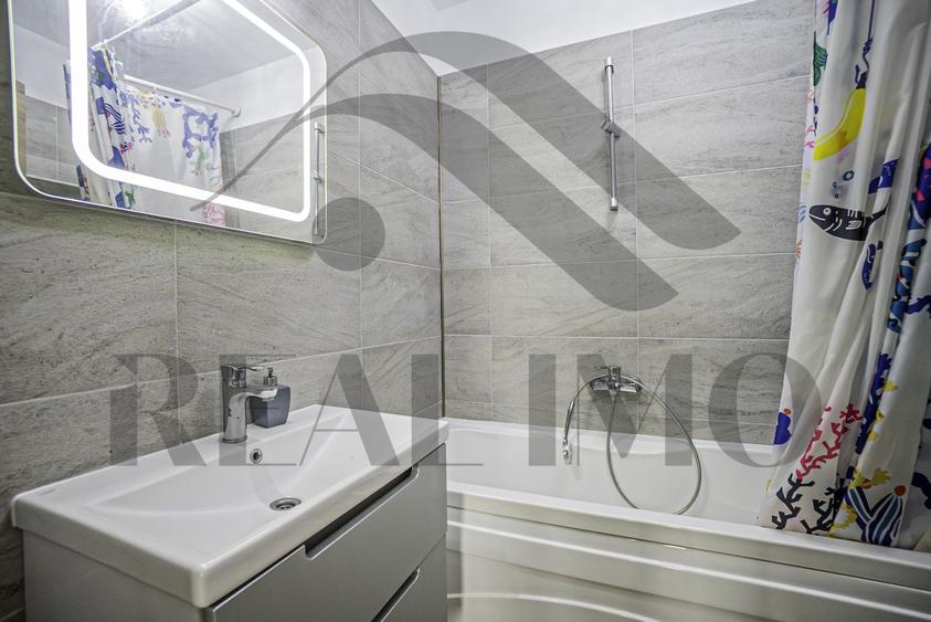 Apartament cu 3 camere decomandat în Sud