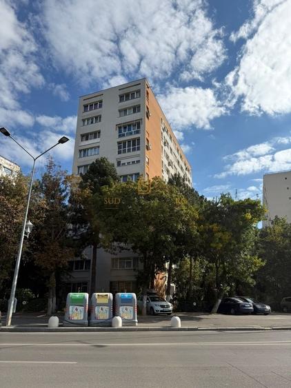 Apartament cu 3 camere semidecomandat, mobilat în Brâncoveanu