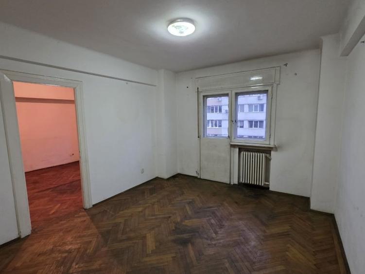 Apartament cu 4 camere în Gara de Nord