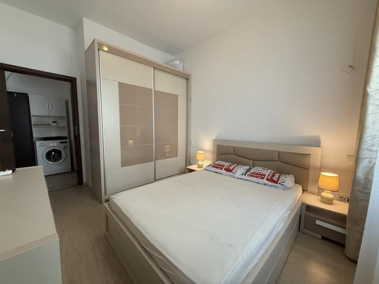 Apartament cu 2 camere semidecomandat, mobilat în Apărătorii Patriei