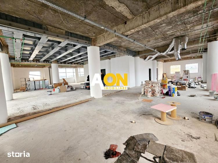 Spațiu comercial, de 3,000 mp, în Central
