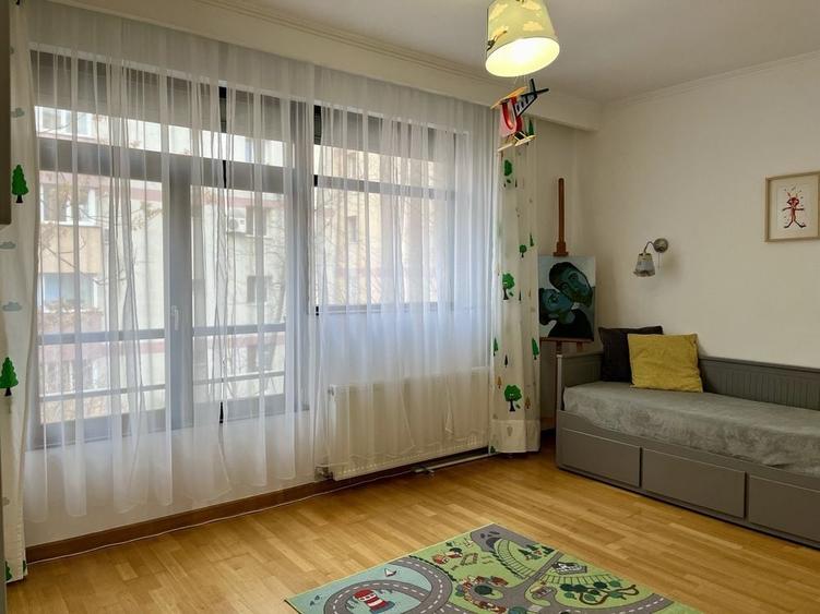 Apartament cu 3 camere decomandat în Kiseleff