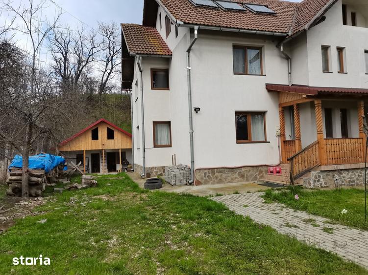 Casă cu 5 camere cu Teren 1000 Mp în Aninoasa