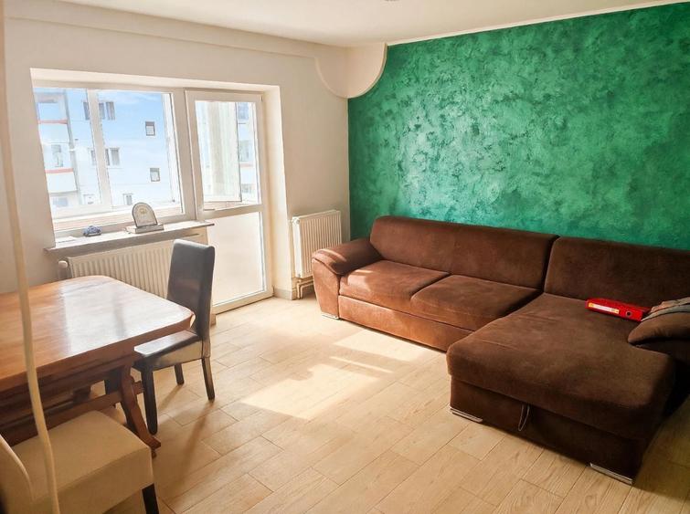 Apartament cu 4 camere decomandat în Central